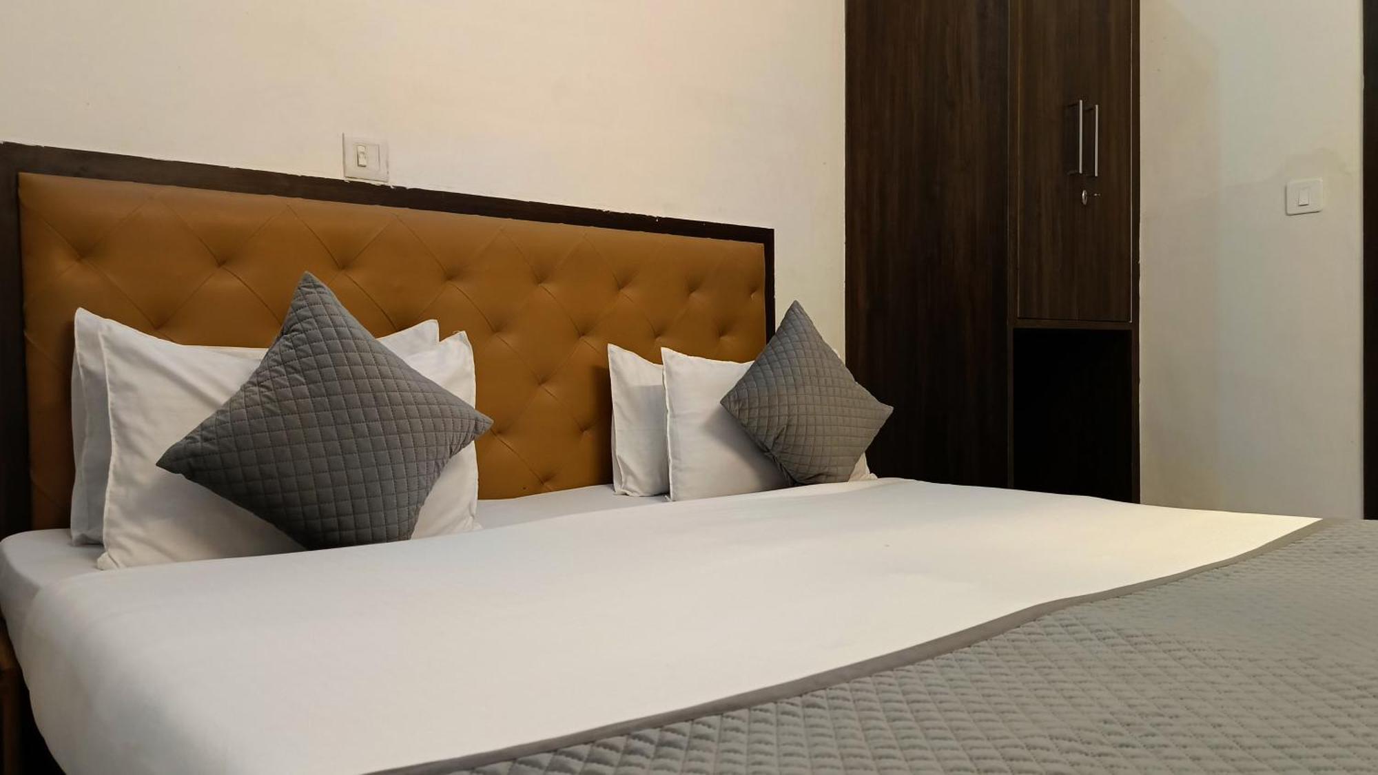 אגרה Hotel Shyam Palace India Agra מראה חיצוני תמונה