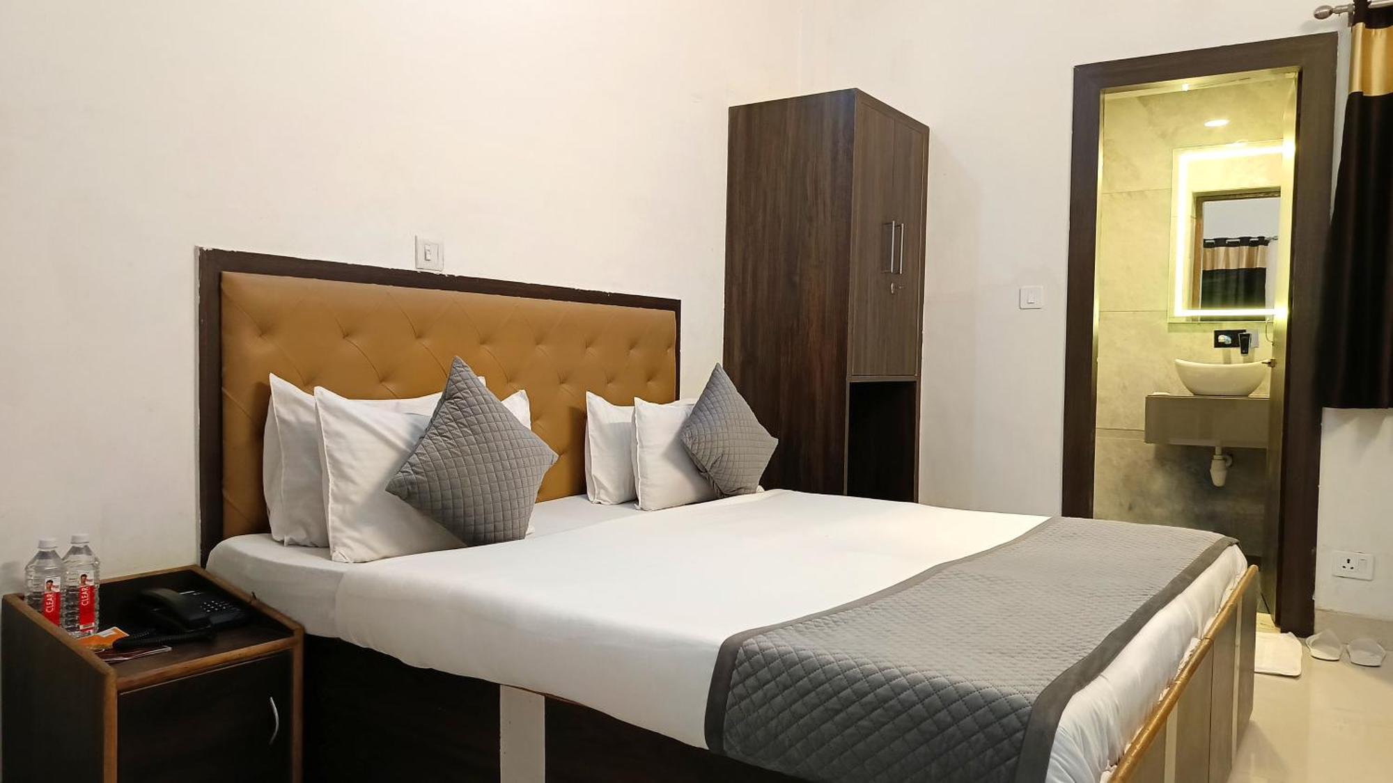 אגרה Hotel Shyam Palace India Agra מראה חיצוני תמונה