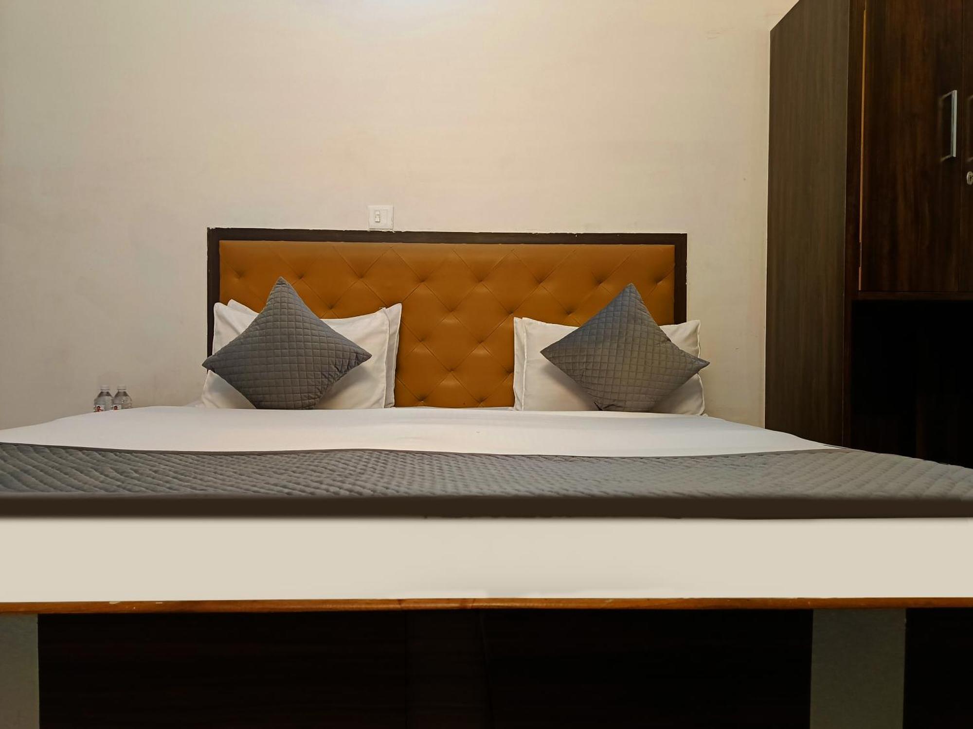אגרה Hotel Shyam Palace India Agra מראה חיצוני תמונה