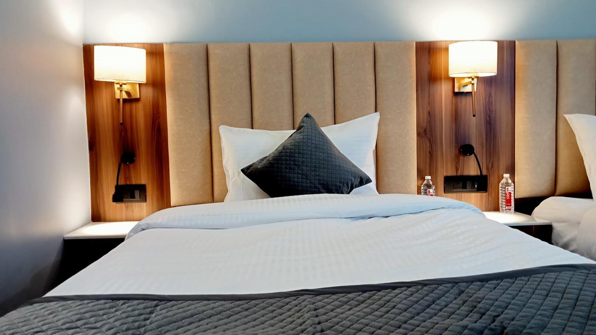 אגרה Hotel Shyam Palace India Agra מראה חיצוני תמונה