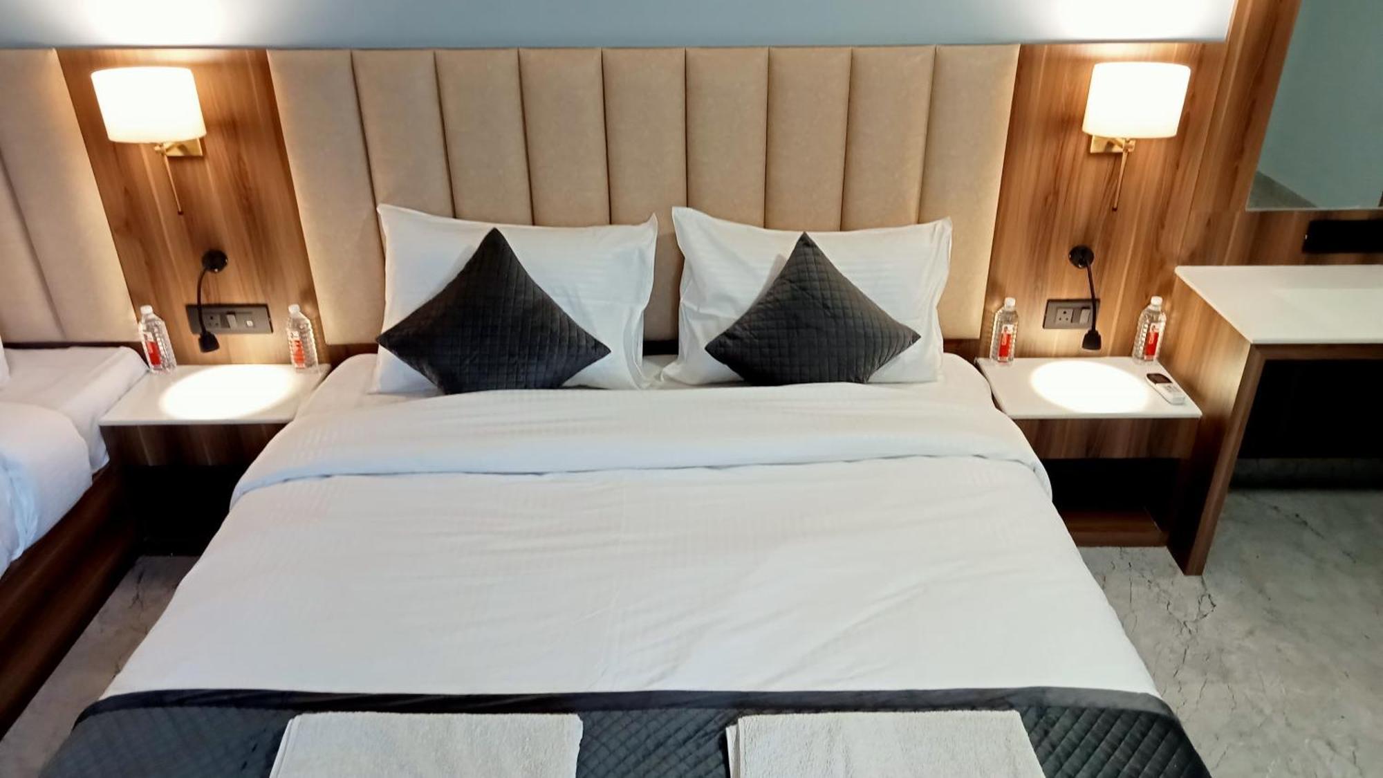 אגרה Hotel Shyam Palace India Agra מראה חיצוני תמונה