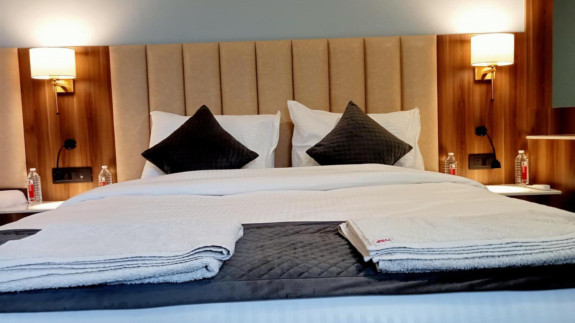 אגרה Hotel Shyam Palace India Agra מראה חיצוני תמונה